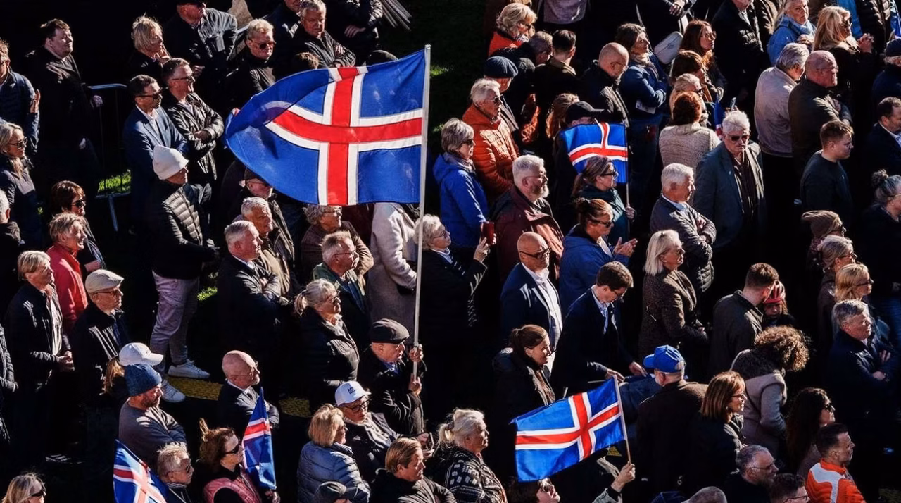 Les Islandais votent pour décider de leur avenir européen : vers une intégration à l&rsquo;Union ou une voie indépendante ?