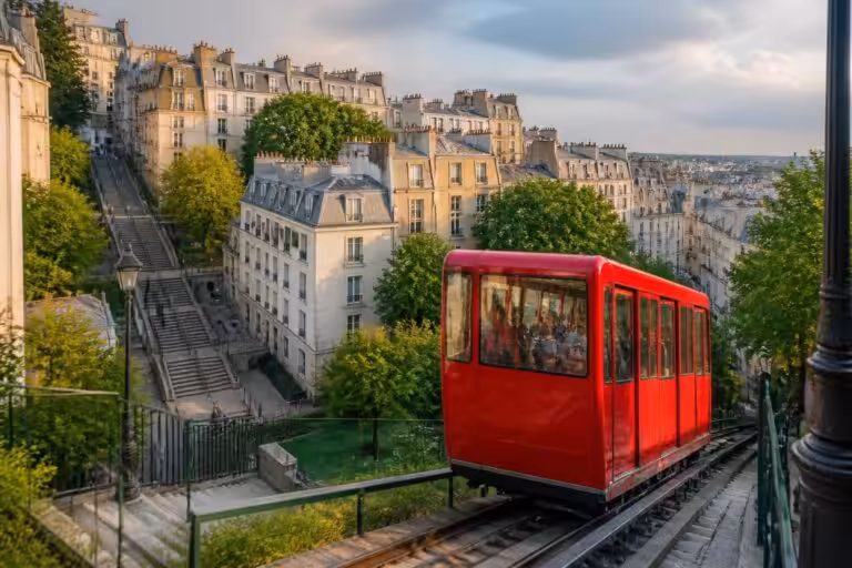 découvrez toutes les informations pratiques et les tarifs du funiculaire de montmartre pour un accès facile et agréable à la basilique du sacré-cœur.